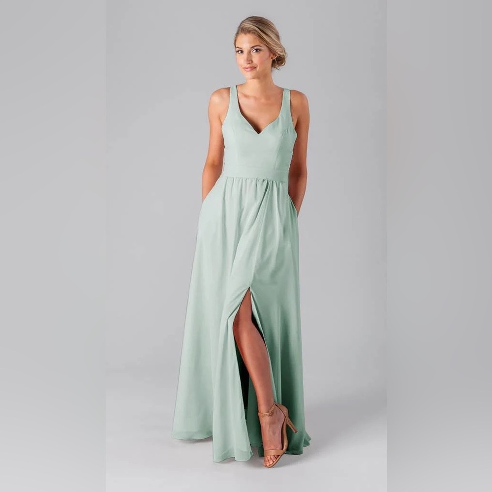 Kennedy Blue Riley Maxi V Neck Sleeveless Dress size 0 Seaglass Green Formal